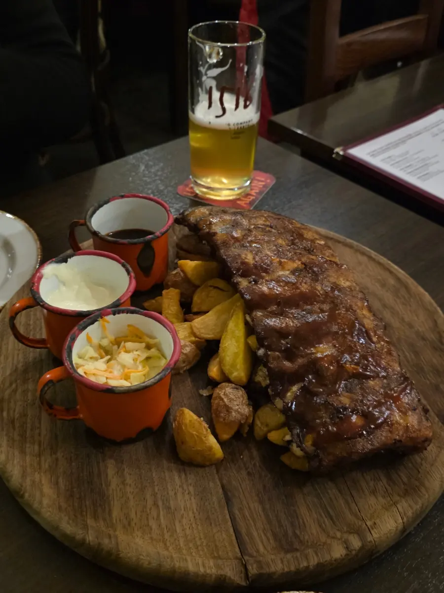 오스트리아 비엔나에서 직접 만든 맥주와 립 먹을 수 있는 맛집