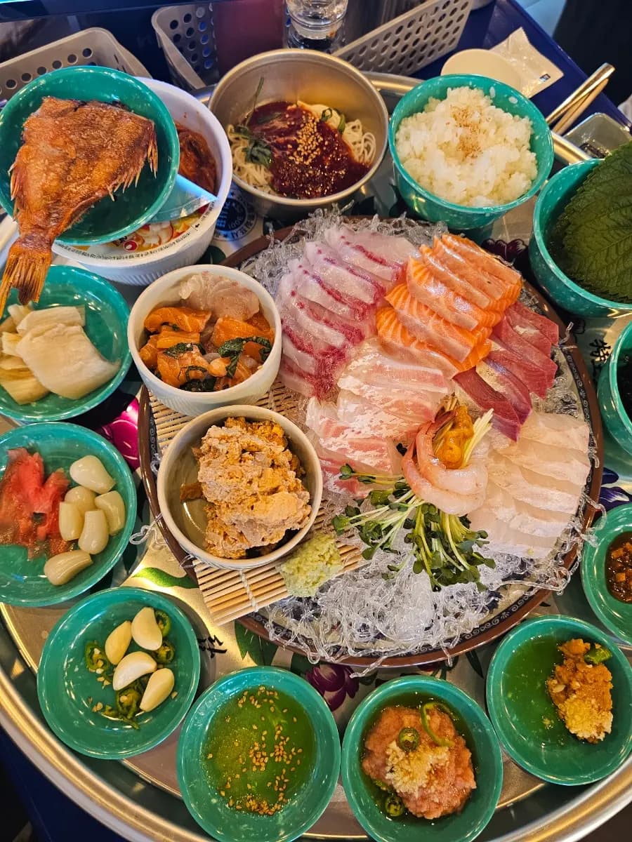 Hoichonggak Jeonju Review: Aged Sashimi in Sinshigaji (2026)