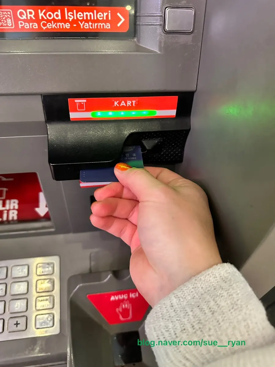 ATM screen showing language selection