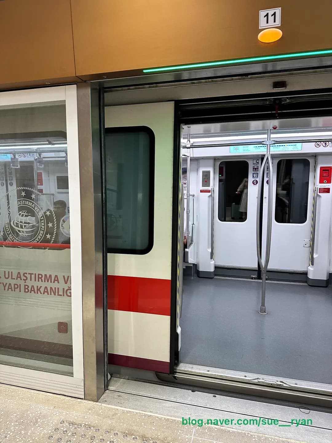 Istanbul Airport Transit Guide 2026: Metro, Shuttle & Taxi
